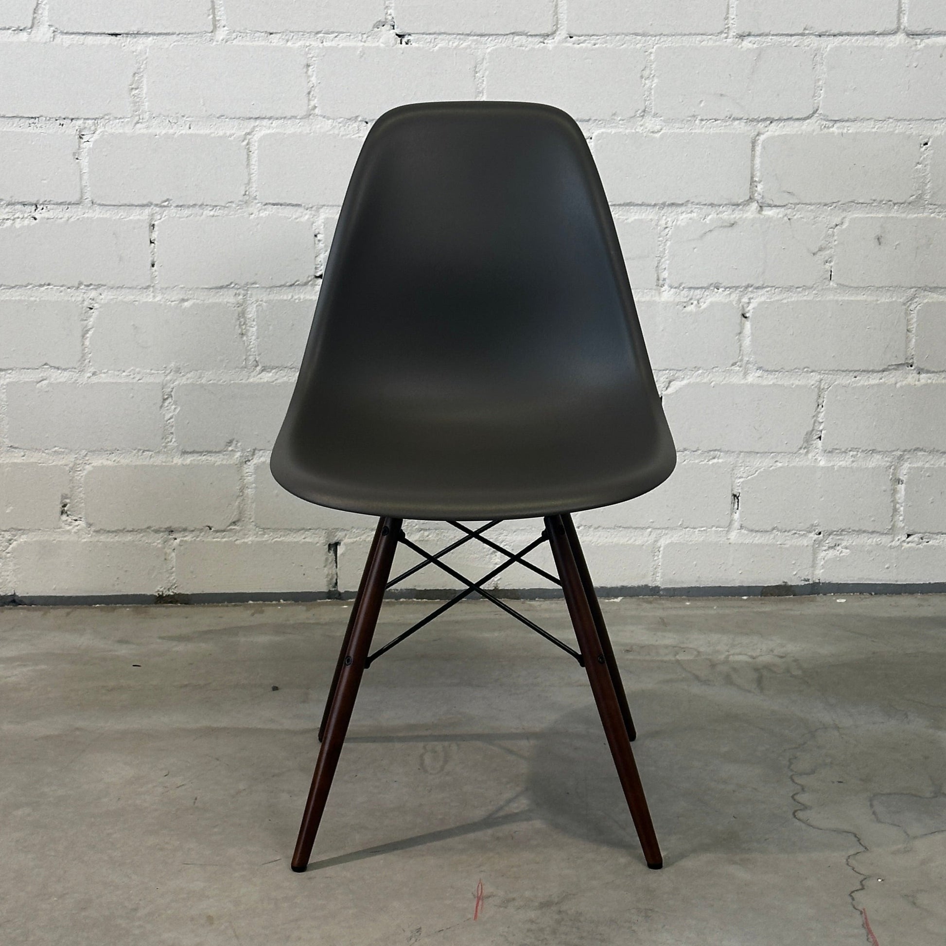 Vitra Eames Plastic Side Chair DSW granitgrau