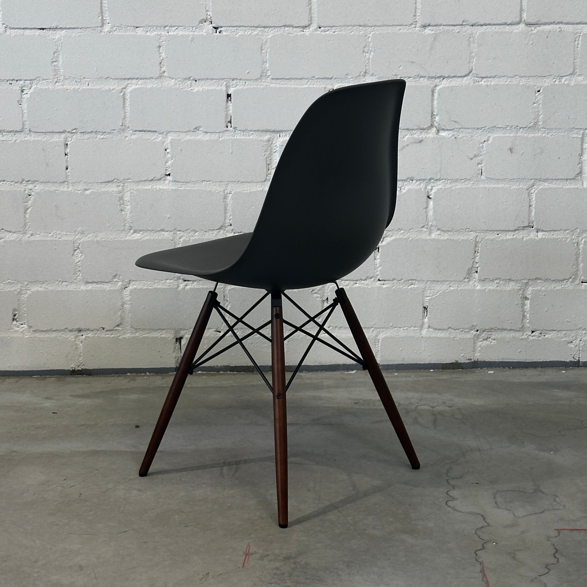 Vitra Eames Plastic Side Chair DSW granitgrau