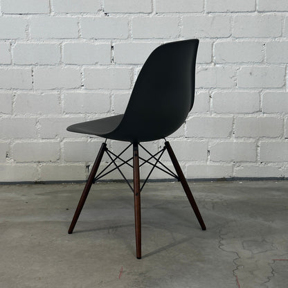 Vitra Eames Plastic Side Chair DSW granitgrau