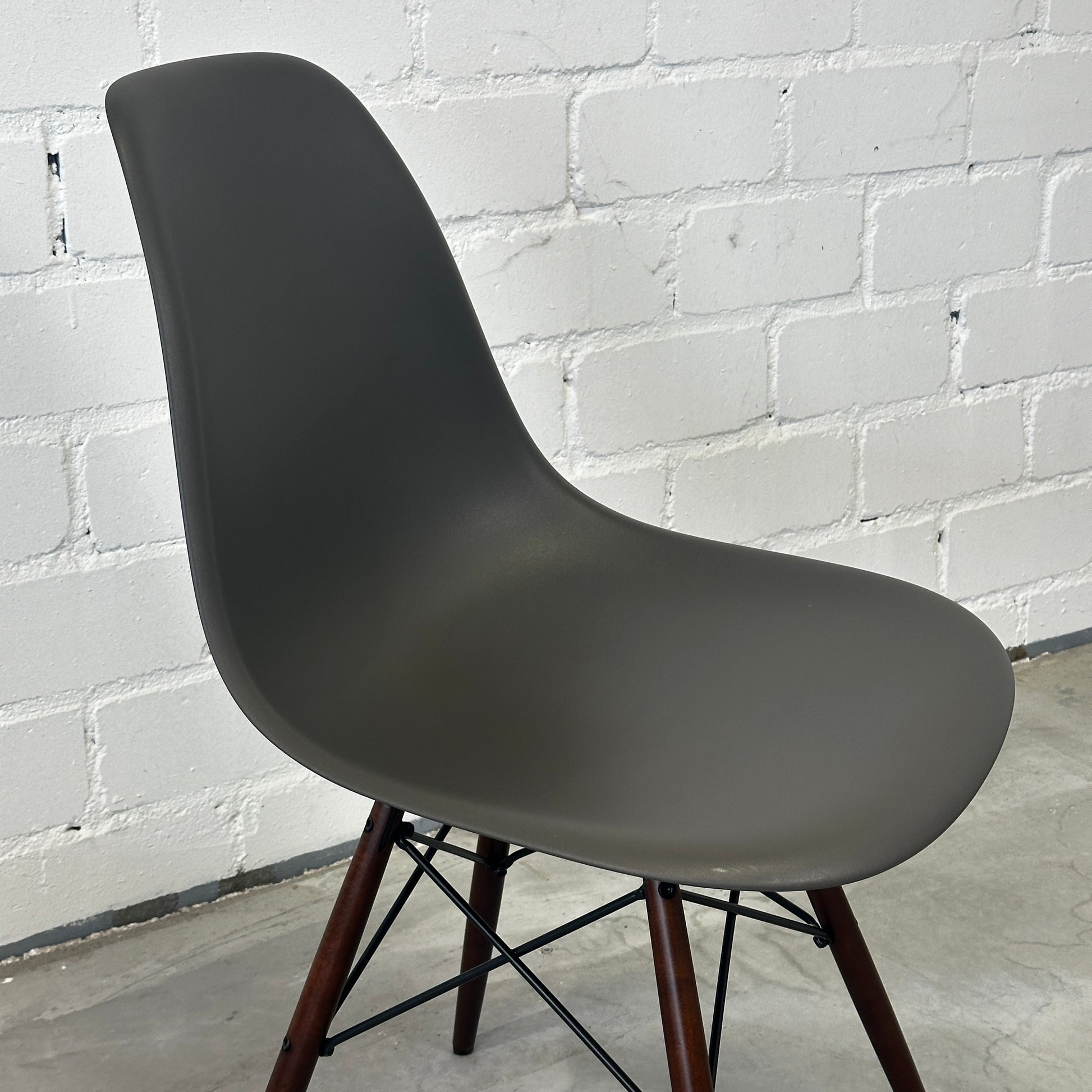 Vitra Eames Plastic Side Chair DSW granitgrau