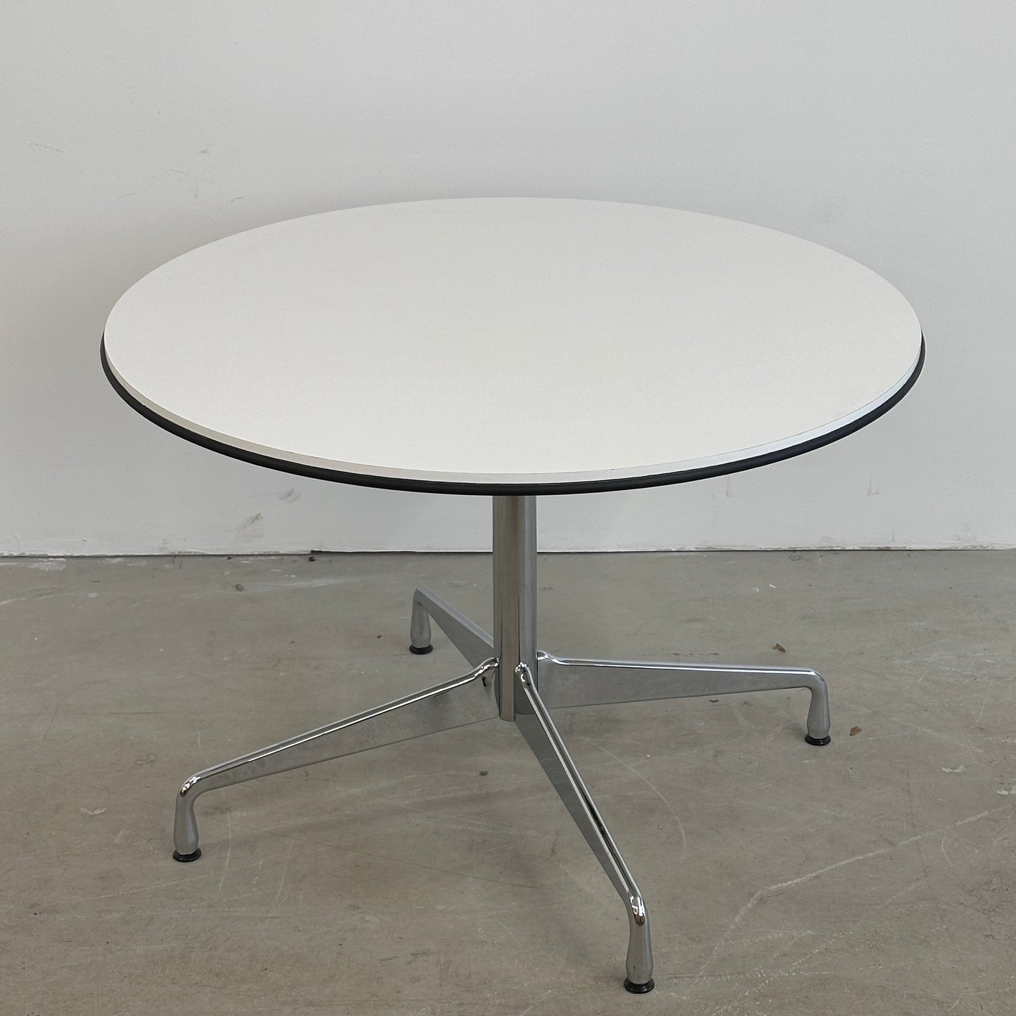Vitra Segmented Table / Fritz Hansen Tischplatte 100cm [AKTION -50€]