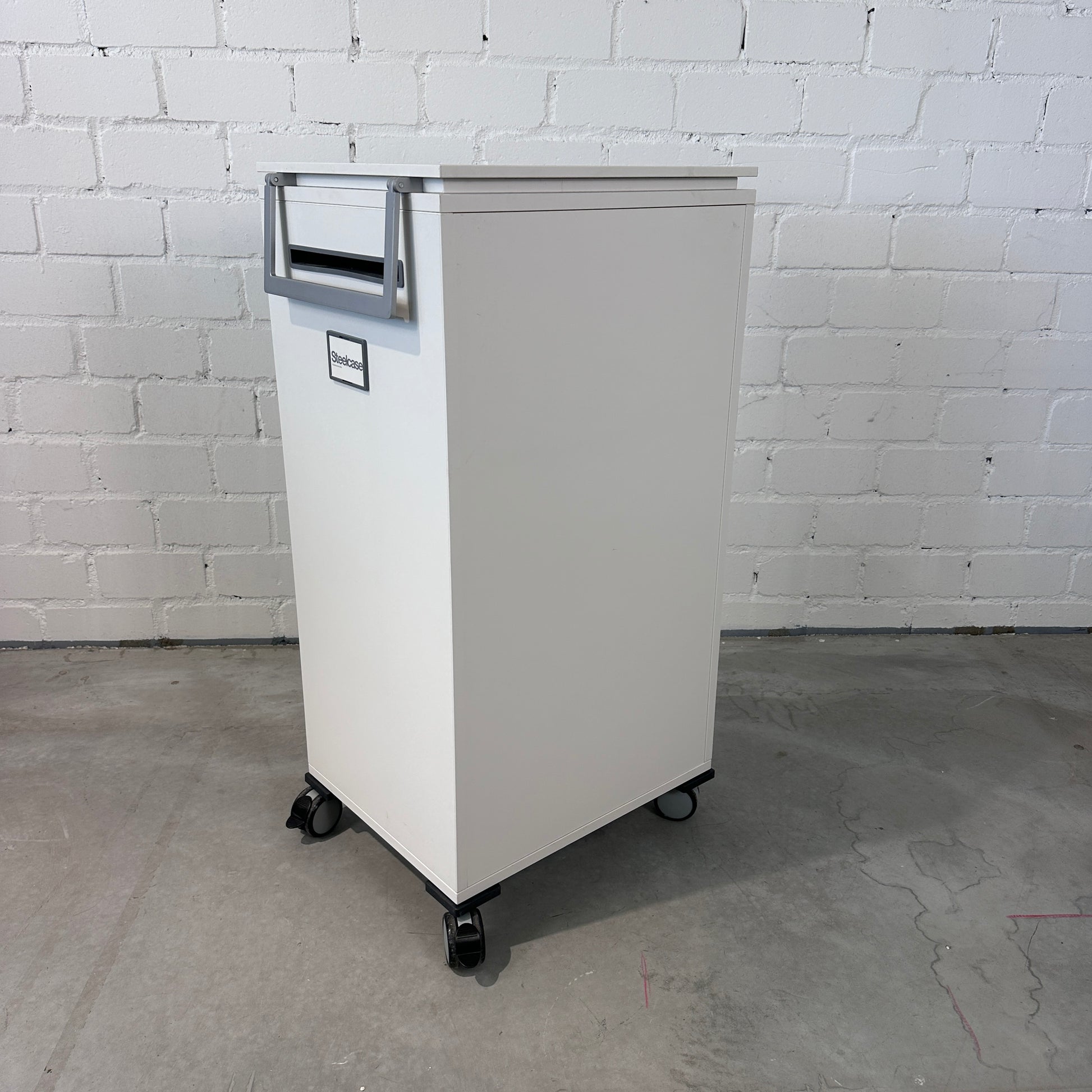 Steelcase Aktencaddy / Rollschrank Moby weiß
