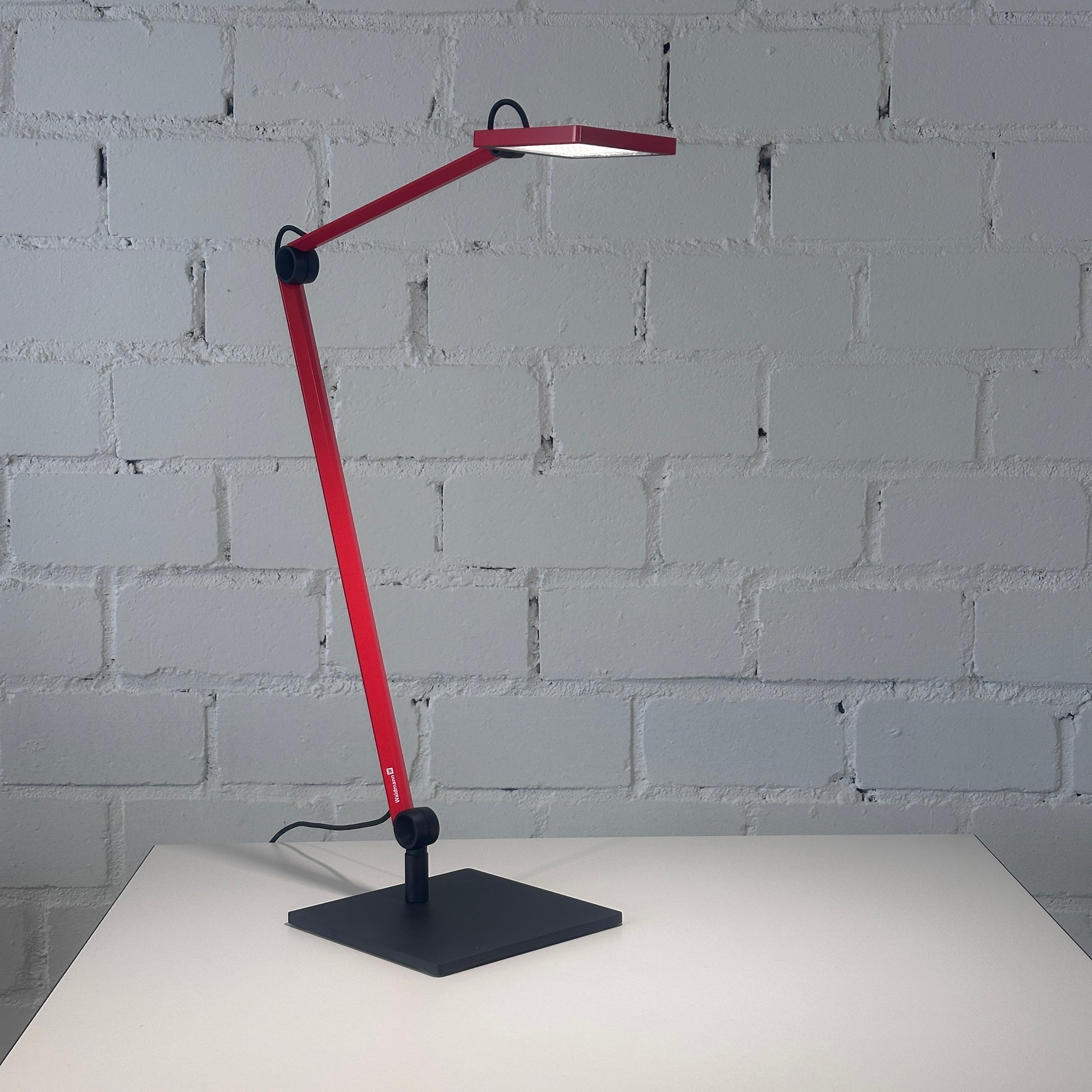 Waldmann PARA.MI Schreibtischleuchte rot inkl. Standfuß