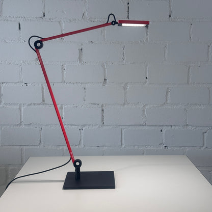 Waldmann PARA.MI Schreibtischleuchte rot inkl. Standfuß