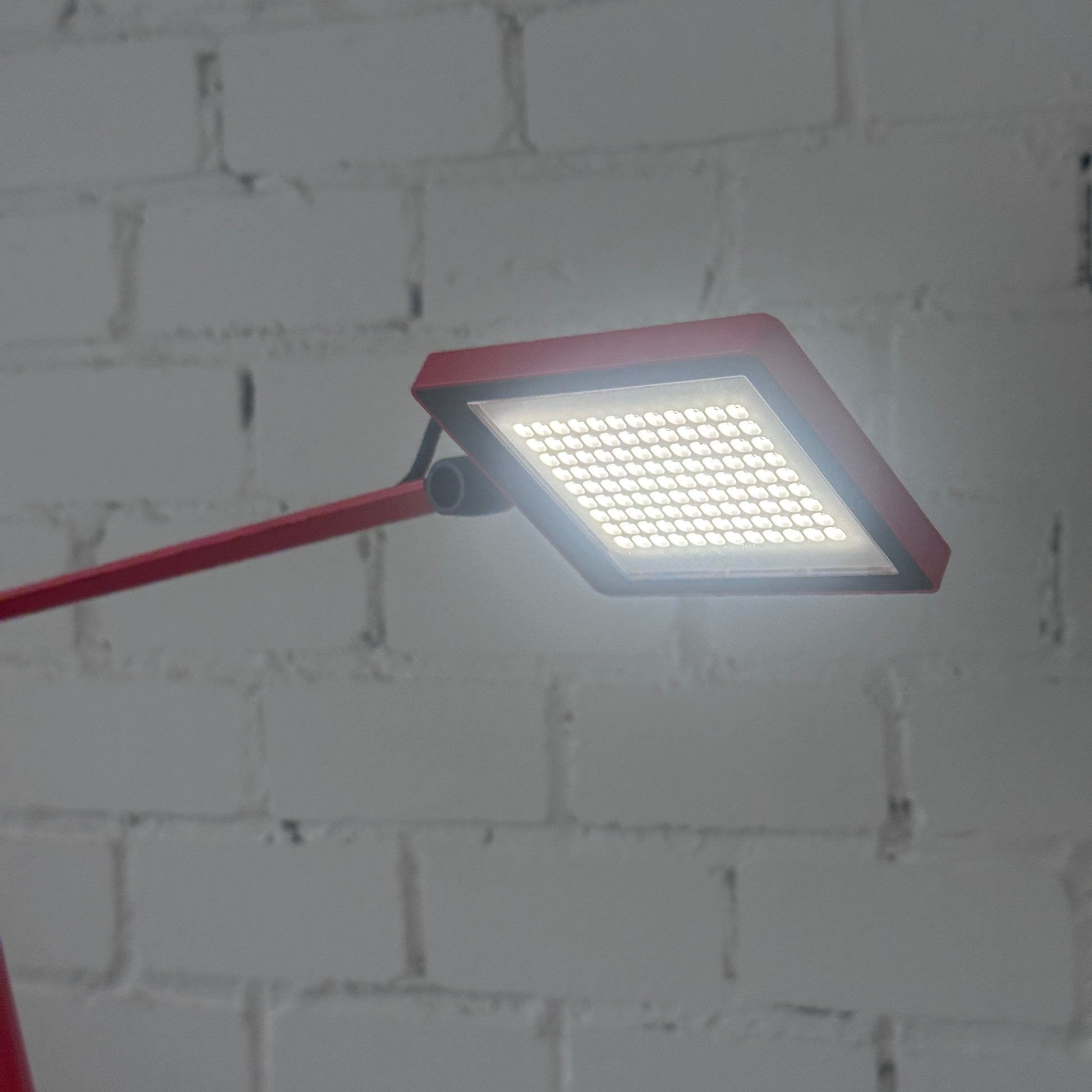 Waldmann PARA.MI Schreibtischleuchte rot inkl. Standfuß