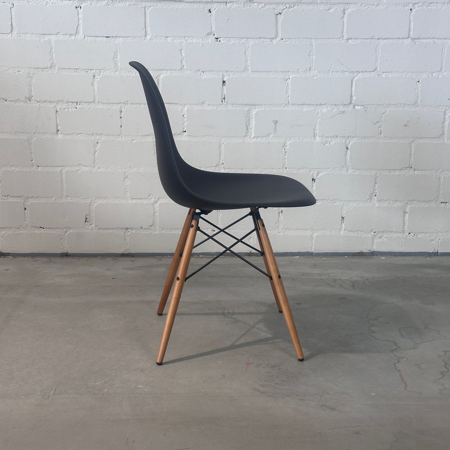 Vitra Eames Plastic Side Chair DSW schwarz [NEUWARE]