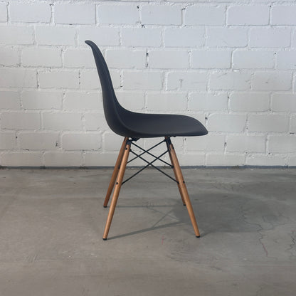 Vitra Eames Plastic Side Chair DSW schwarz [NEUWARE]