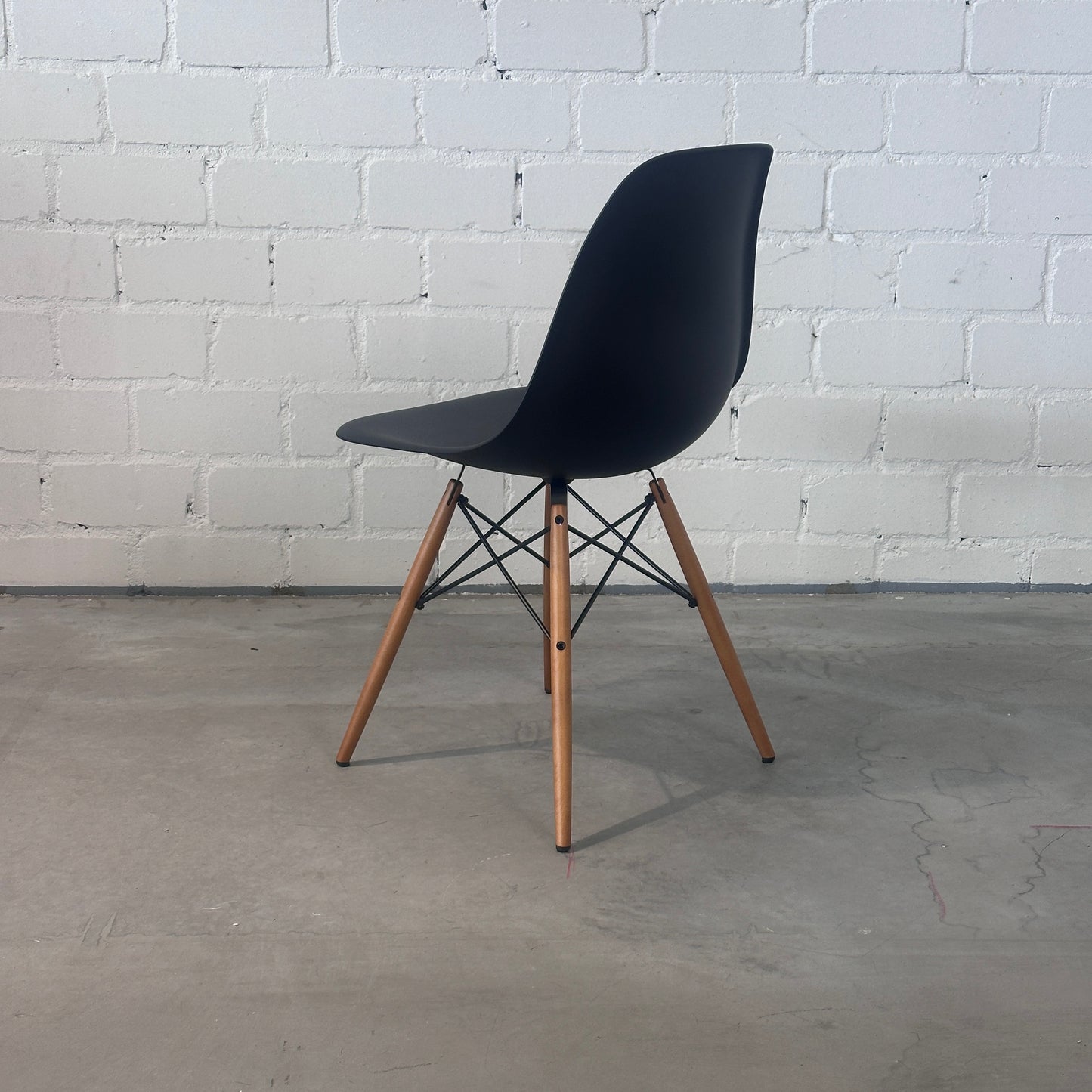 Vitra Eames Plastic Side Chair DSW schwarz [NEUWARE]
