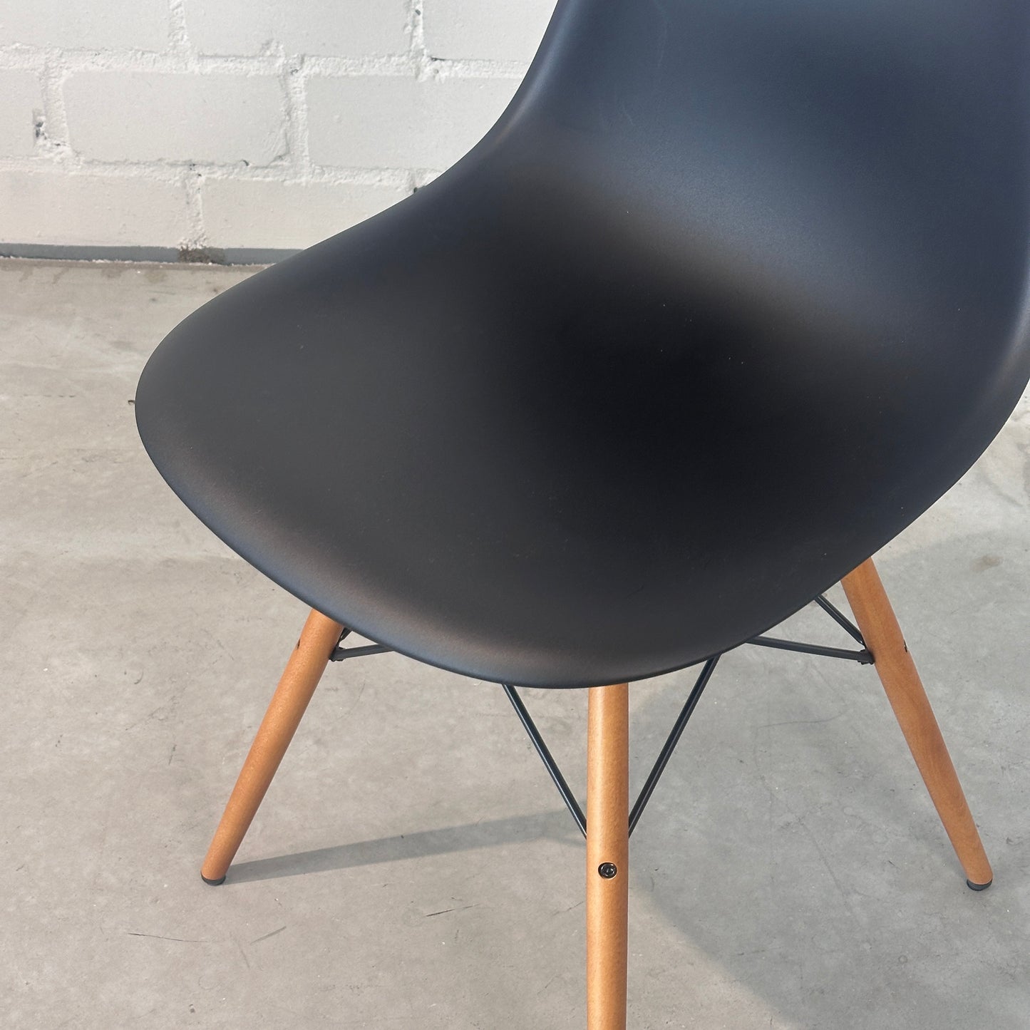 Vitra Eames Plastic Side Chair DSW schwarz [NEUWARE]