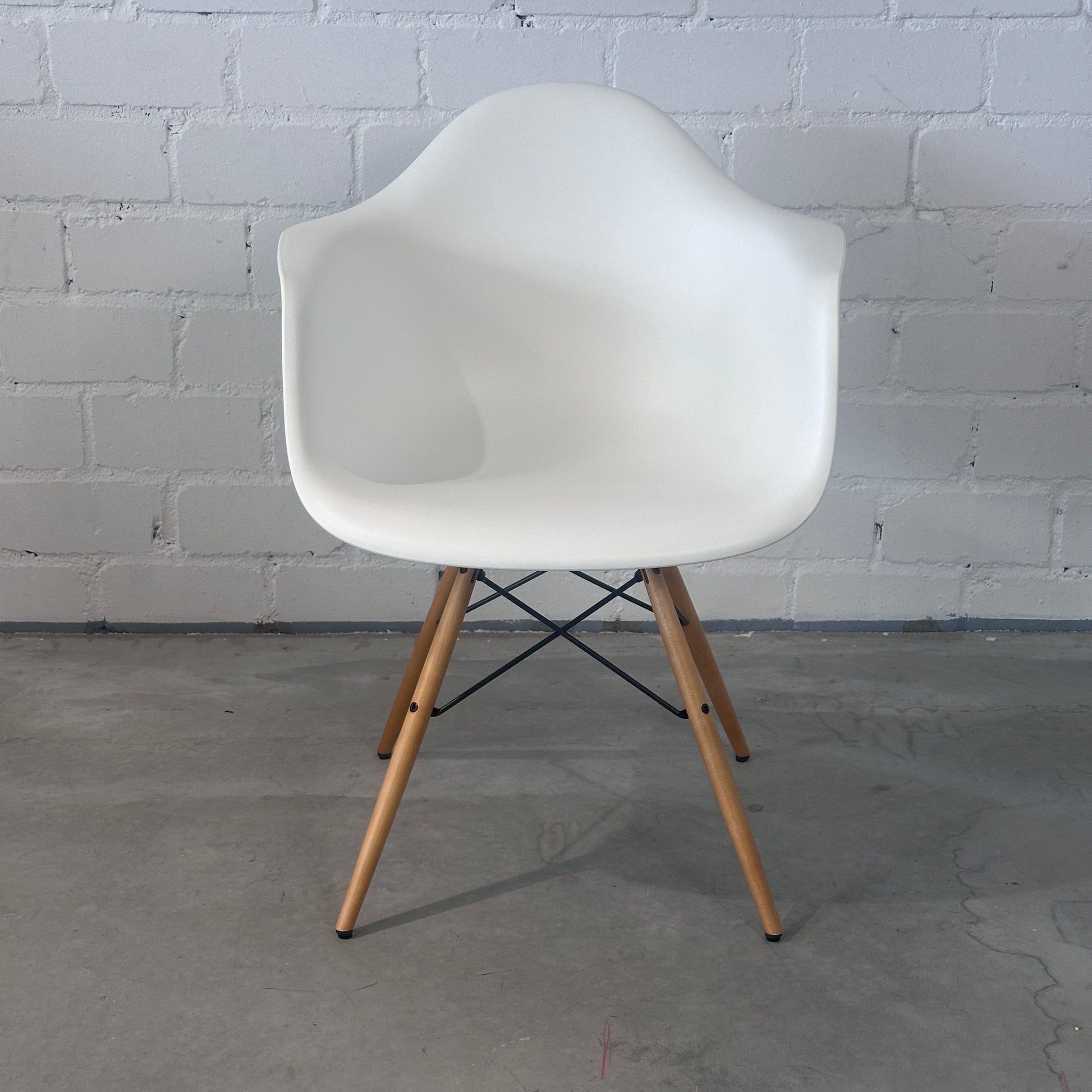 Vitra DAW Eames Plastic Armchair weiß