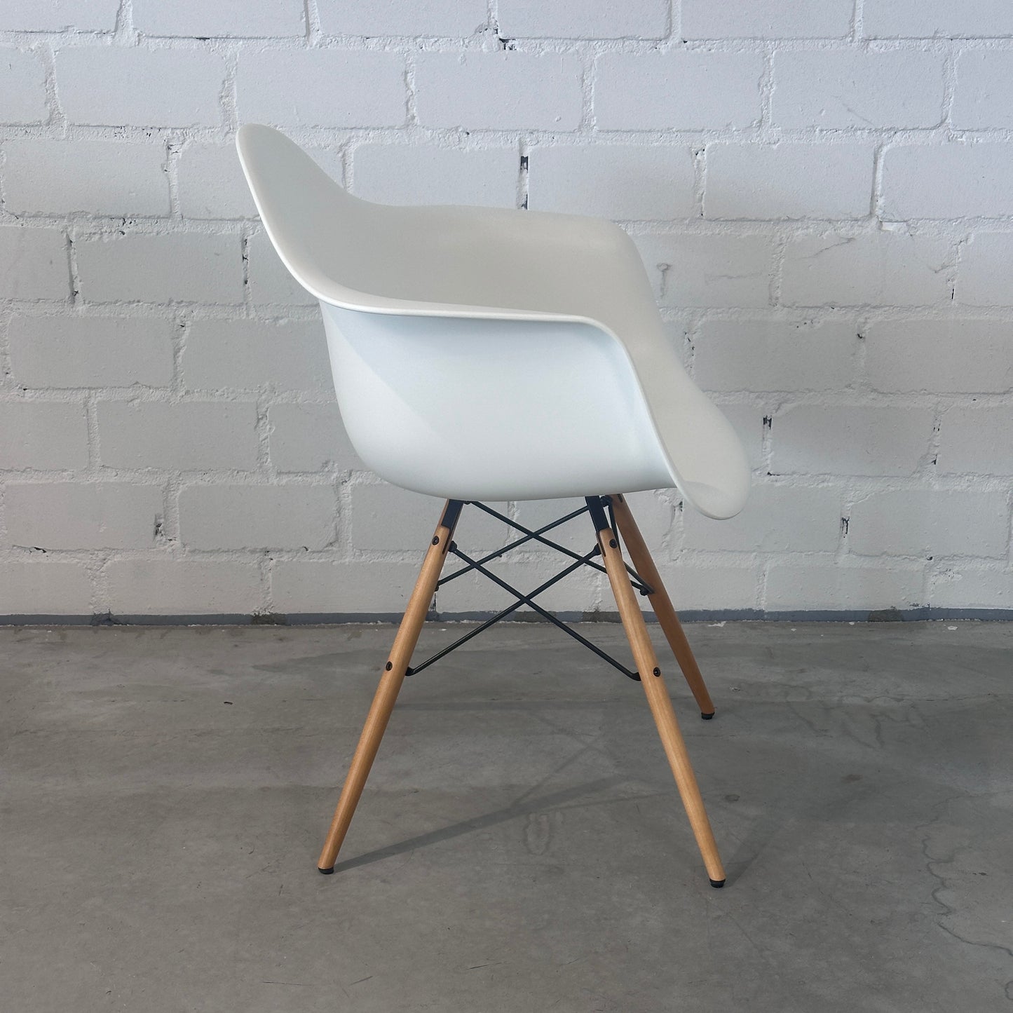 Vitra DAW Eames Plastic Armchair weiß