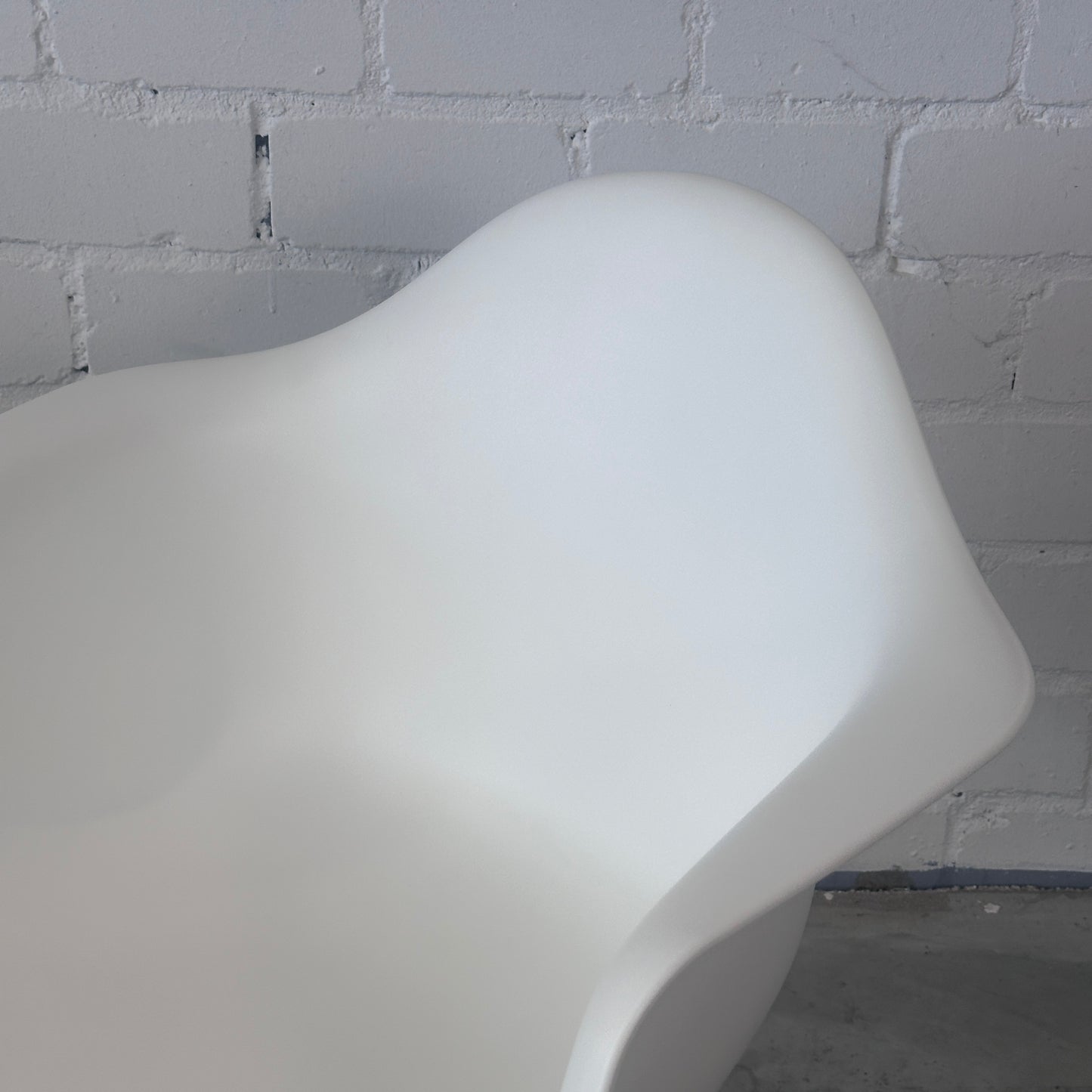 Vitra DAW Eames Plastic Armchair weiß