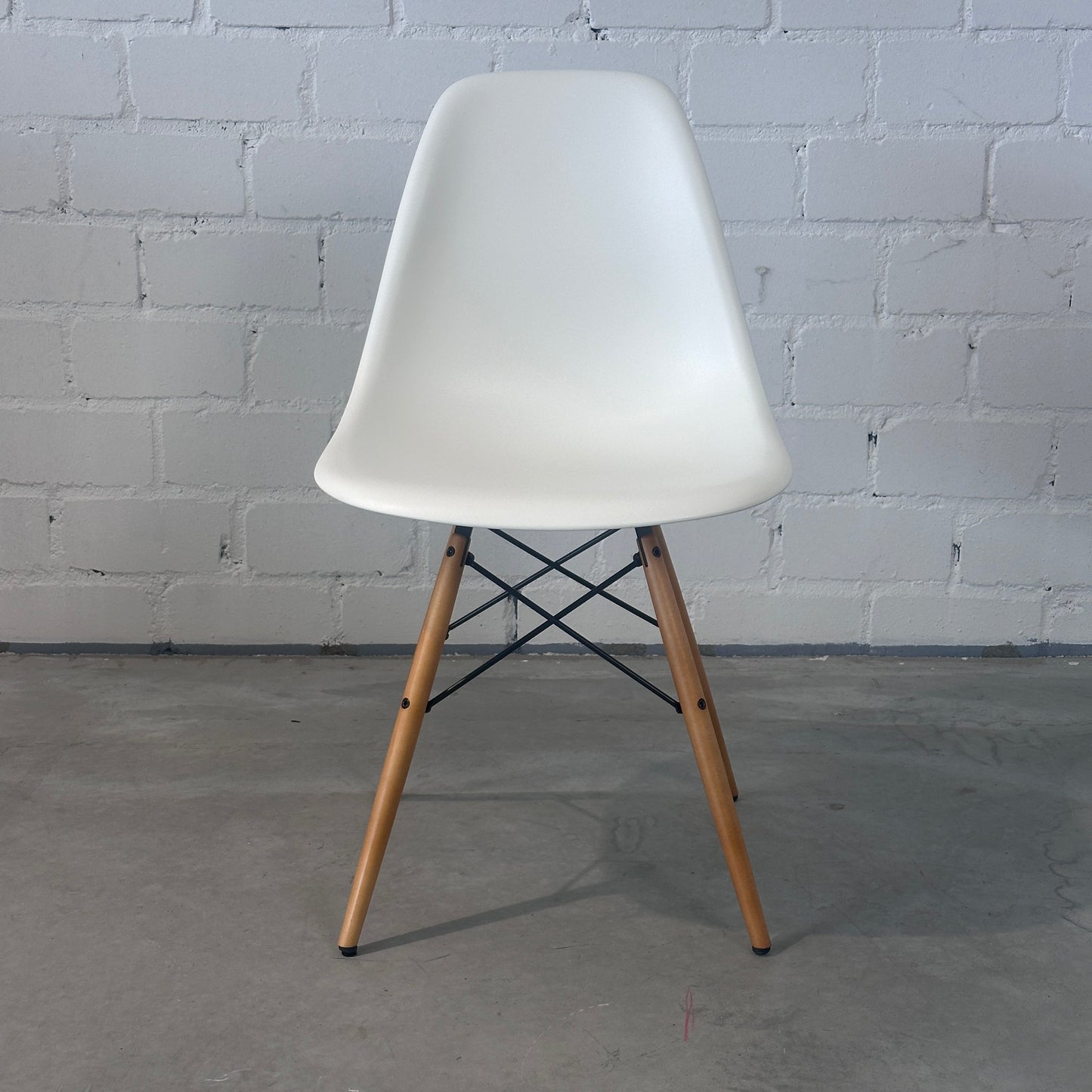 Vitra Eames Plastic Side Chair DSW weiß