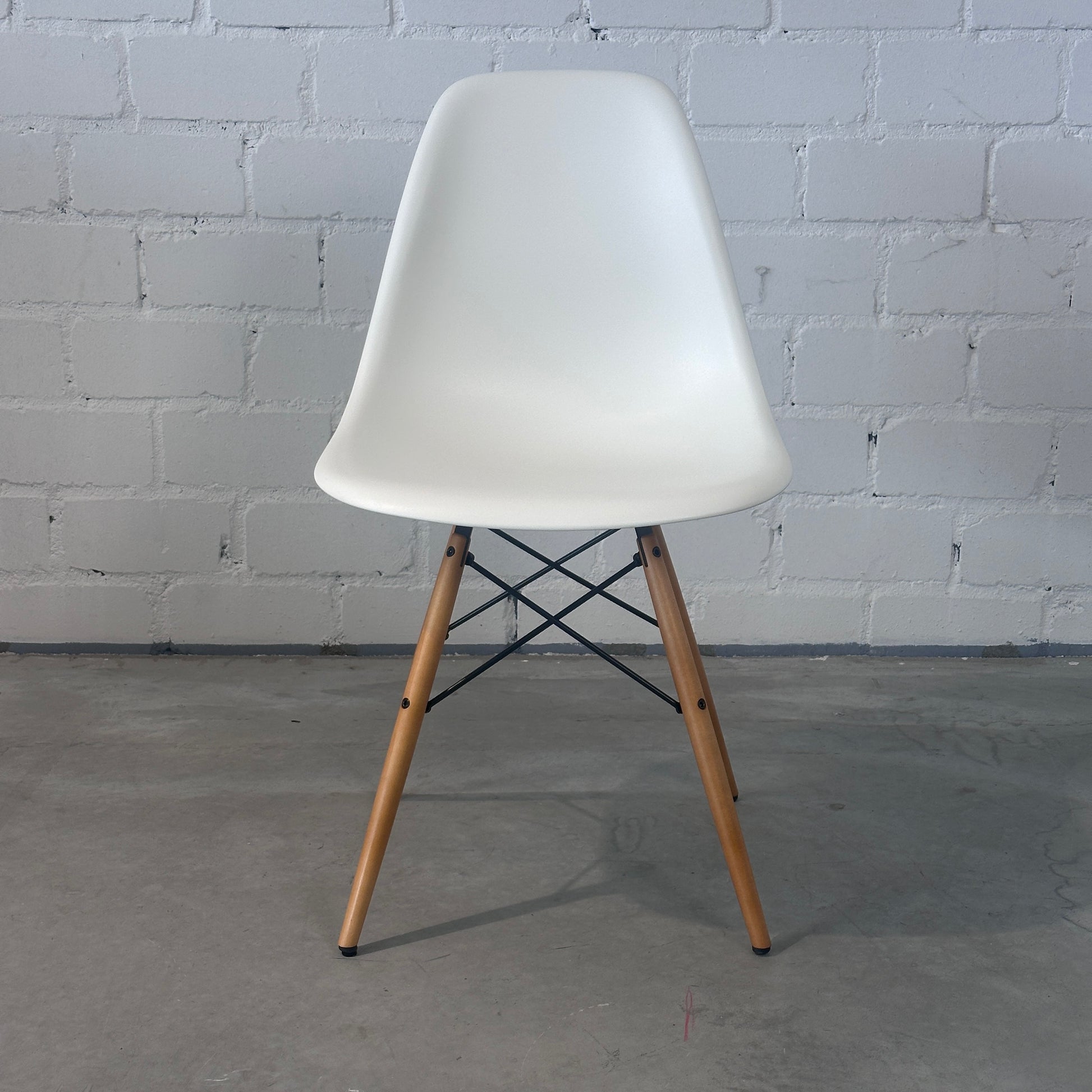 Vitra Eames Plastic Side Chair DSW weiß