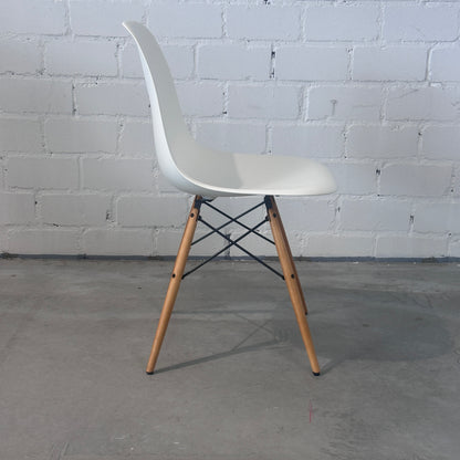 Vitra Eames Plastic Side Chair DSW weiß