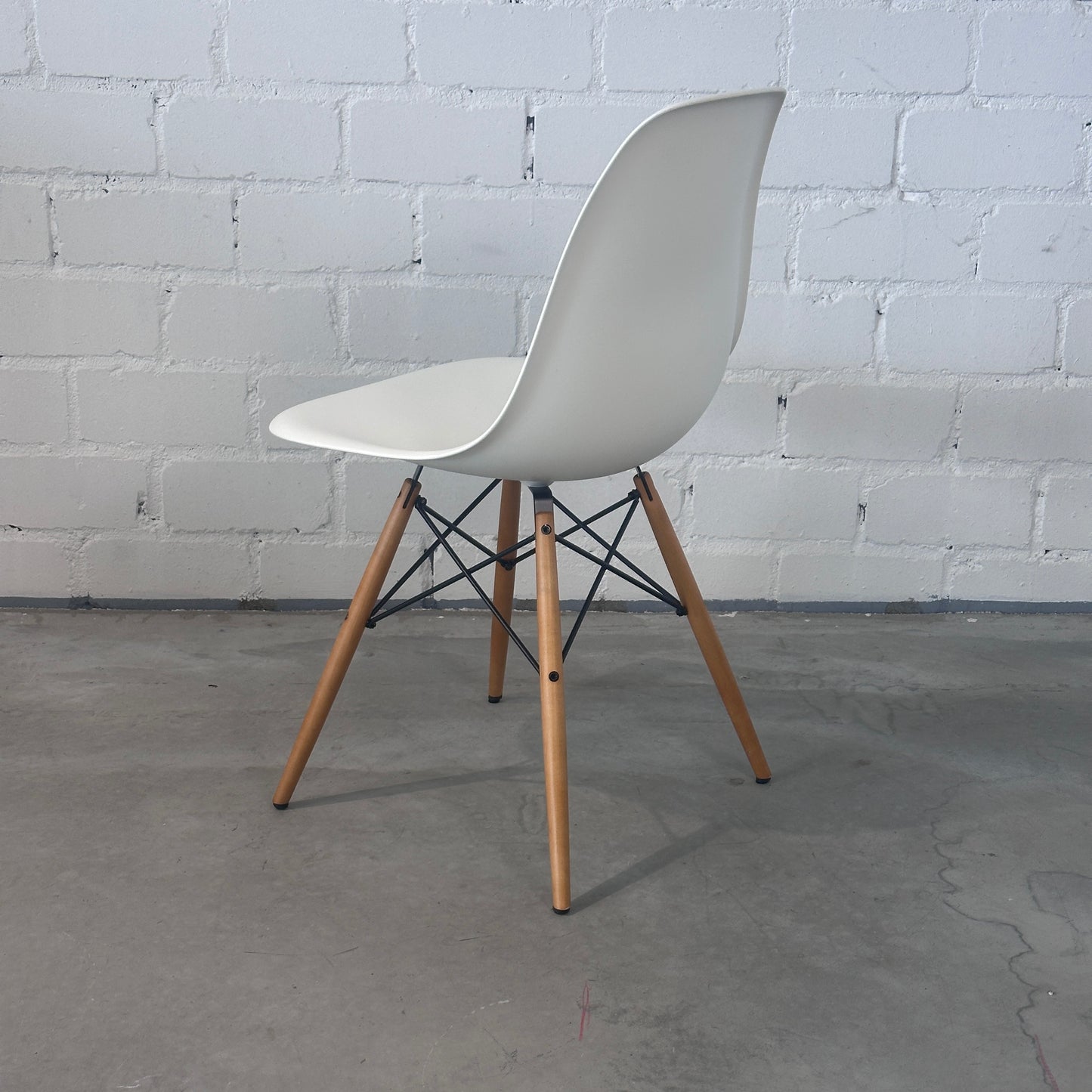 Vitra Eames Plastic Side Chair DSW weiß