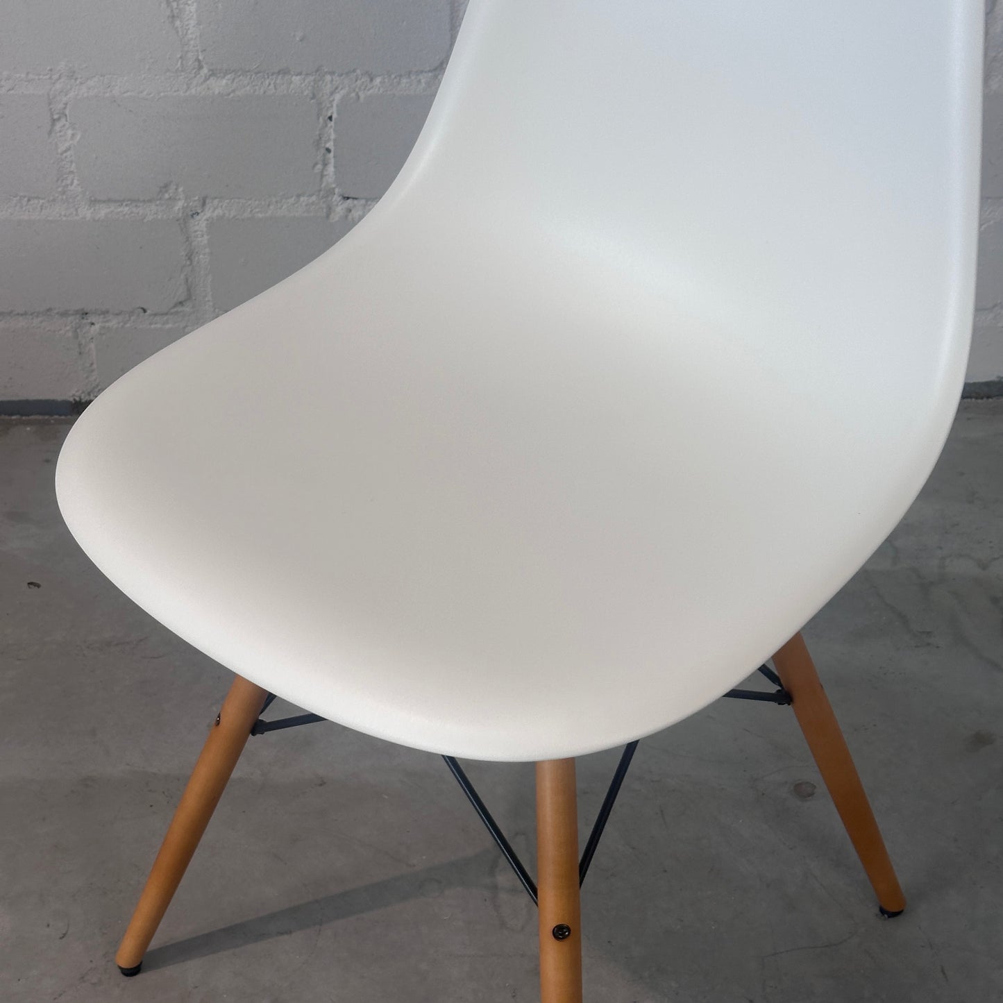 Vitra Eames Plastic Side Chair DSW weiß