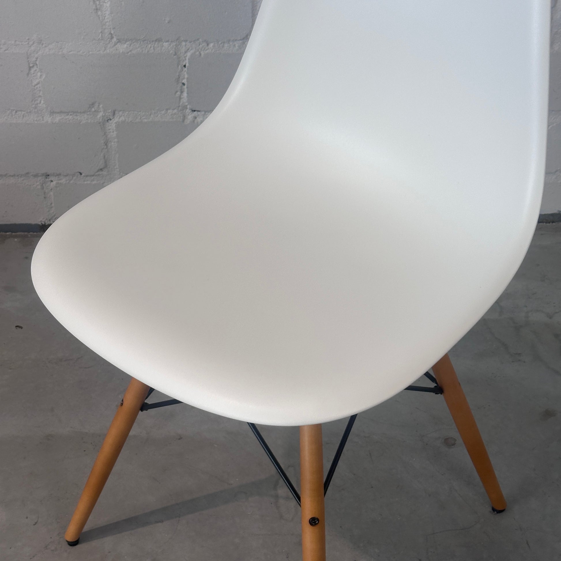 Vitra Eames Plastic Side Chair DSW weiß