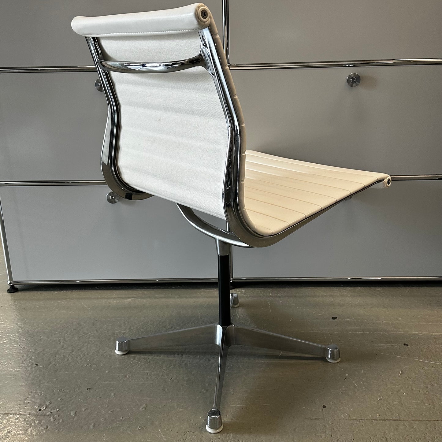 Vitra EA 101 Leder (nicht drehbar)