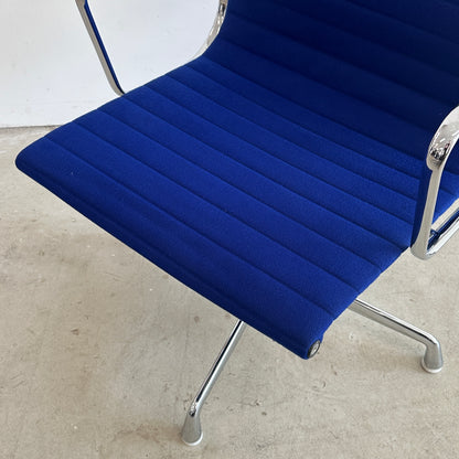 Vitra EA 108 Hopsak dunkelblau