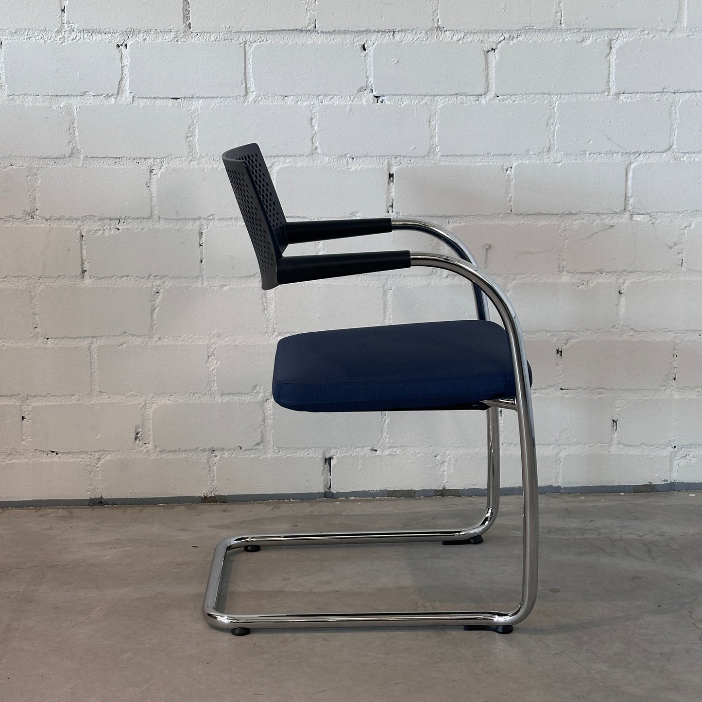 Vitra Visavis 2 dunkelblau / schwarz