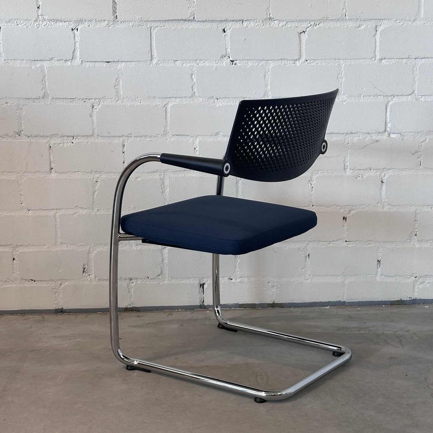 Vitra Visavis 2 dunkelblau / schwarz