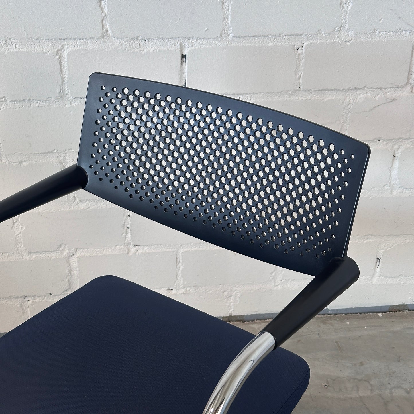 Vitra Visavis 2 dunkelblau / schwarz