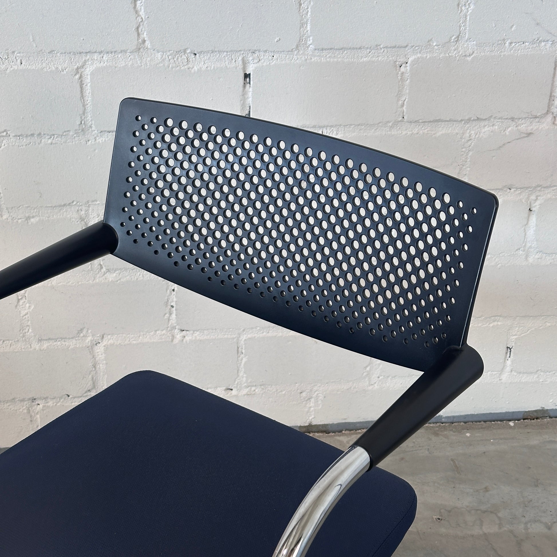 Vitra Visavis 2 dunkelblau / schwarz