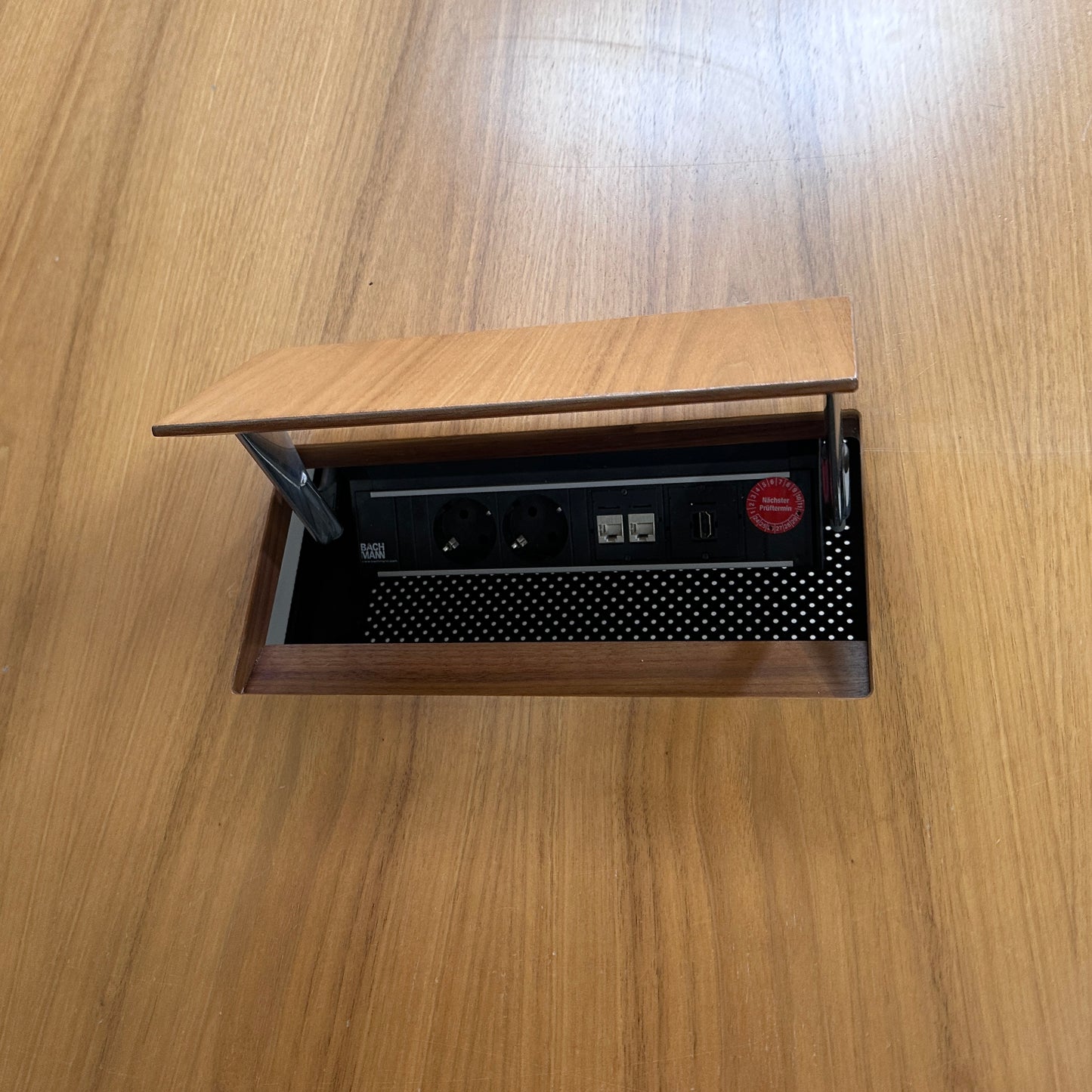 Vitra Medamorph Konferenztisch mit Mediakit 370x130 Holz