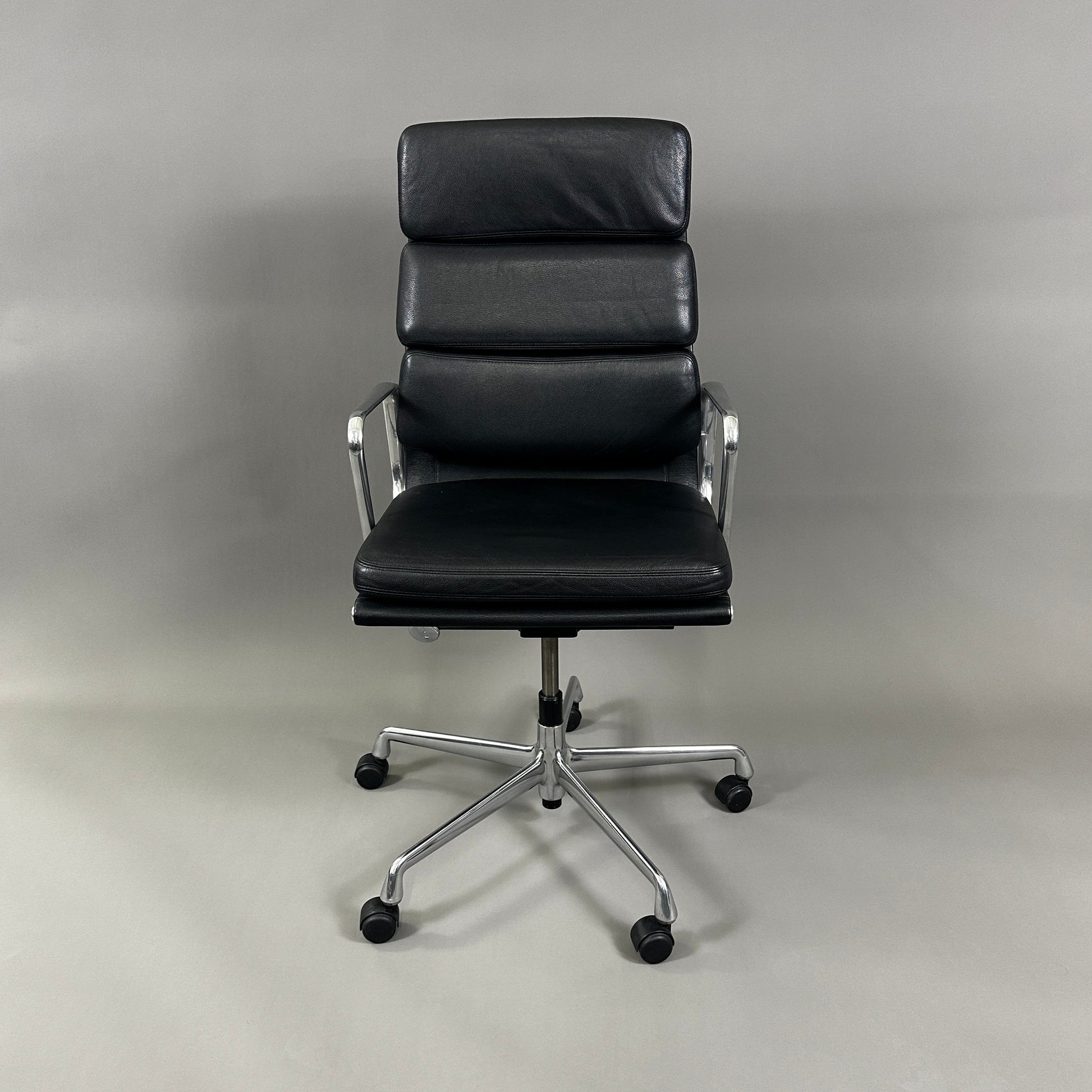 Vitra EA219 secondhand