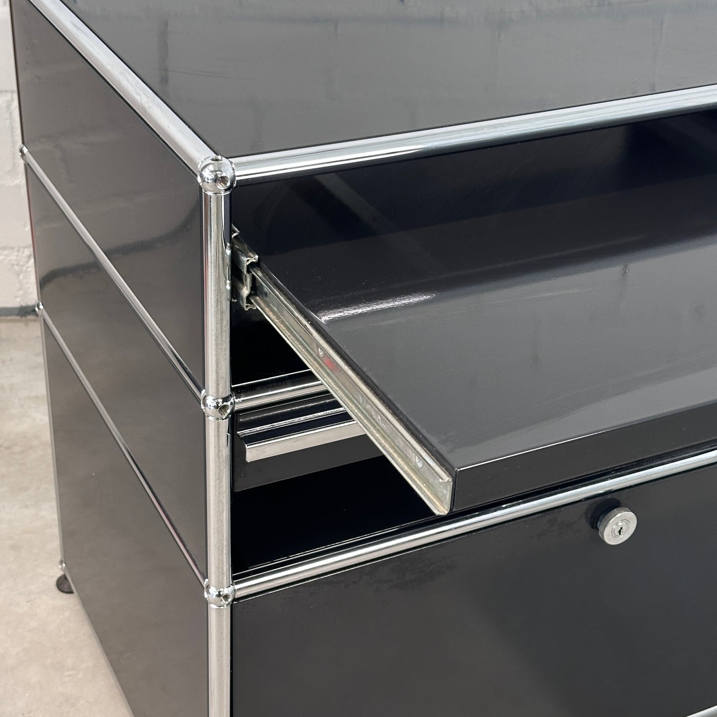 USM Haller Kaffeebar mit 2 Schubladen schwarz