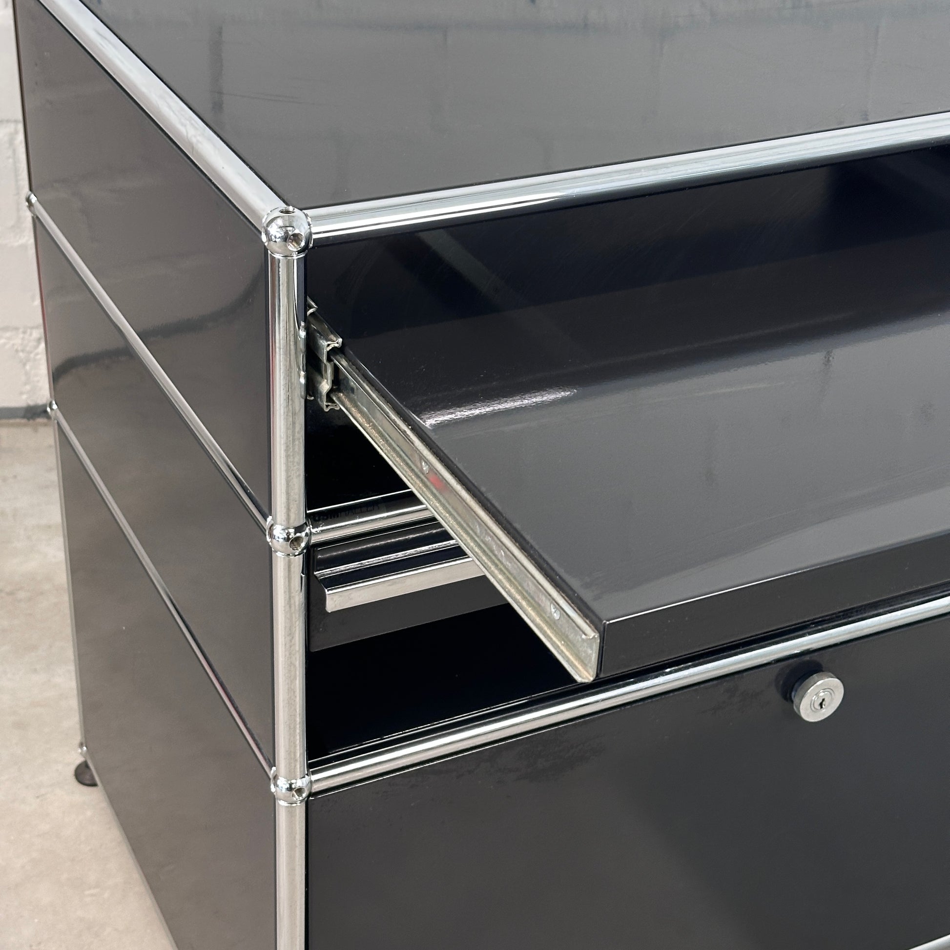 USM Haller Kaffeebar mit 2 Schubladen schwarz