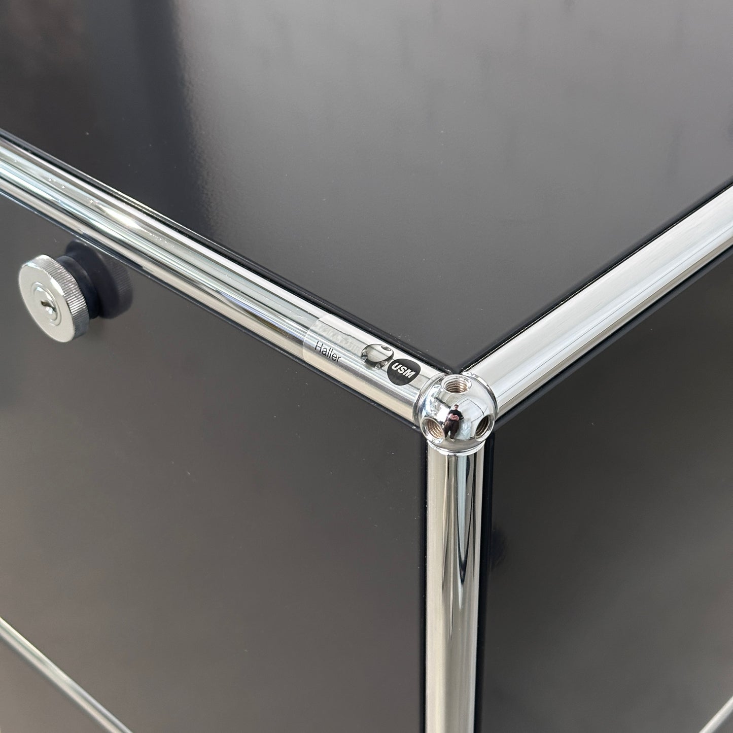 USM Haller Vitrine 3x2 schwarz mit Glas