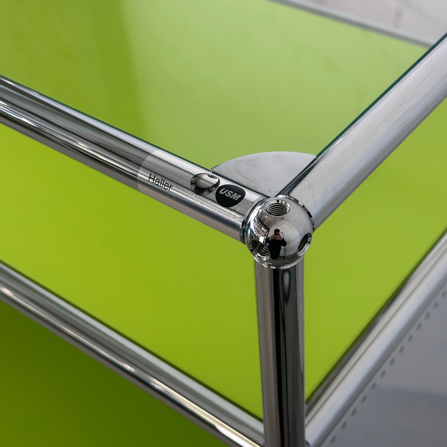 USM Haller Highboard 1x4 lichtgrau / hellgrün