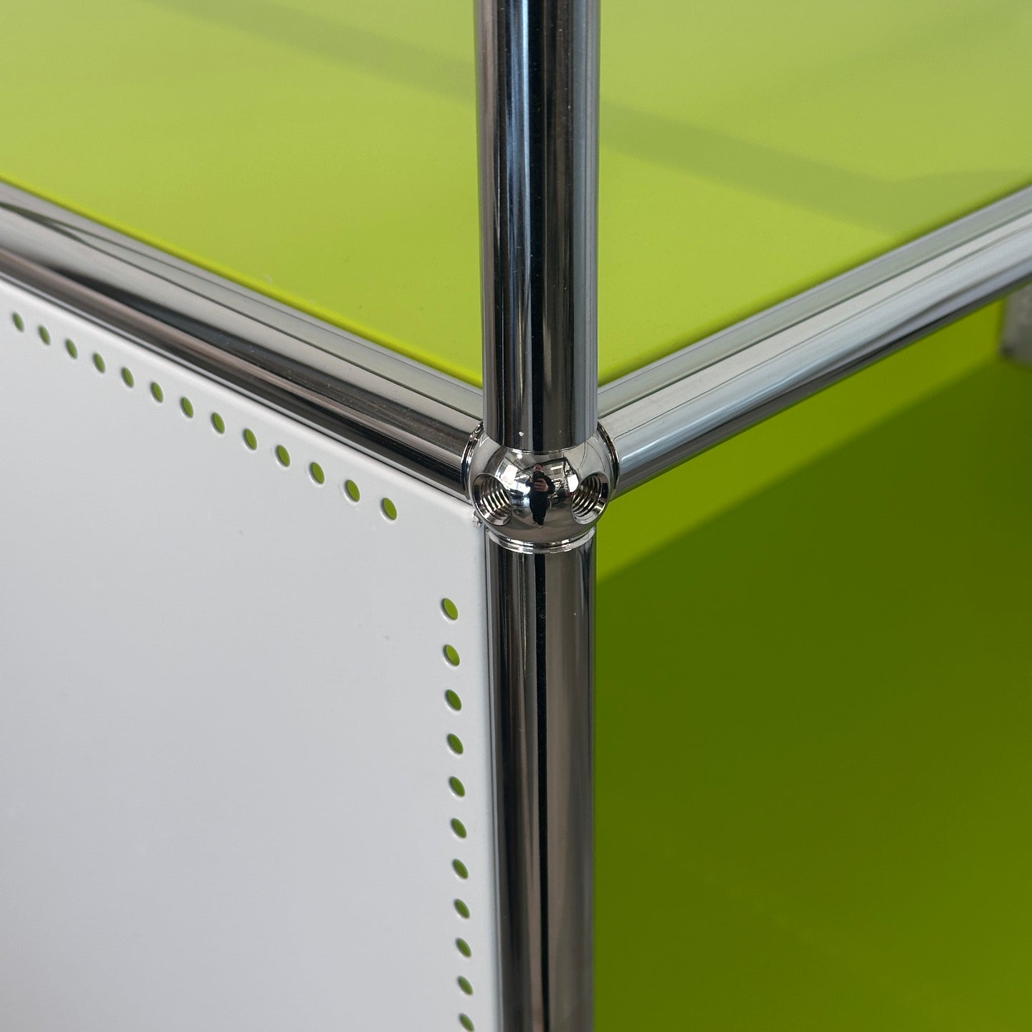 USM Haller Highboard 1x4 lichtgrau / hellgrün