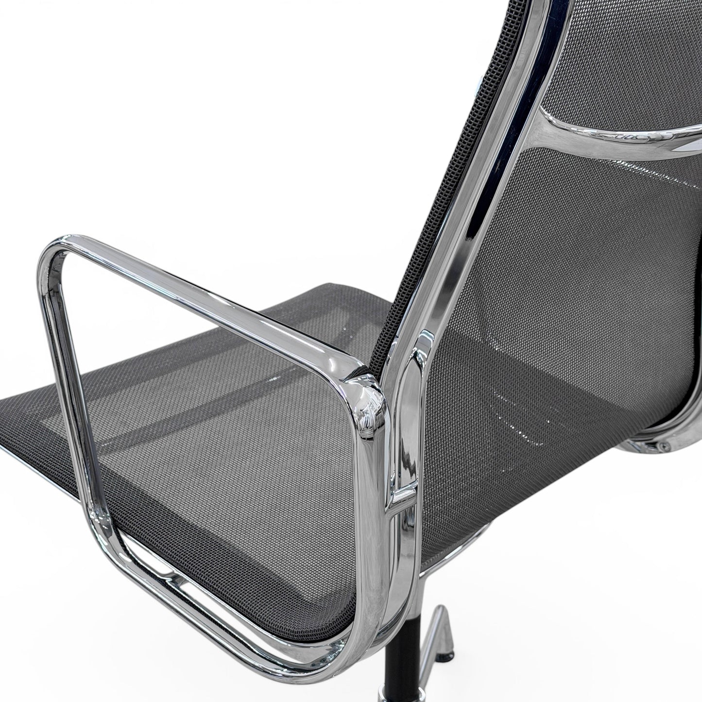 Vitra EA 112 Netz schwarz / chrom