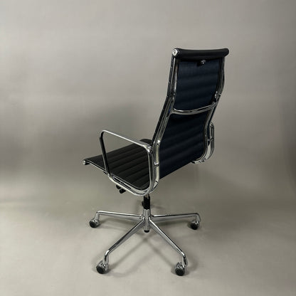 Vitra EA 119 Leder schwarz