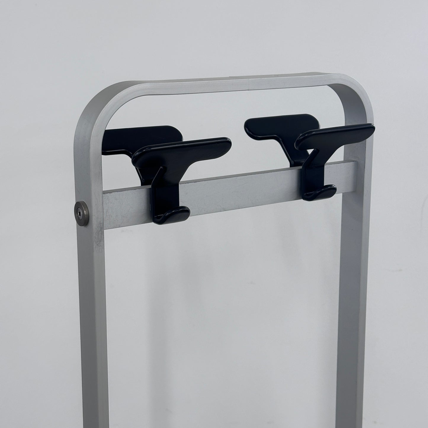Helit Norman Foster Garderobe klein