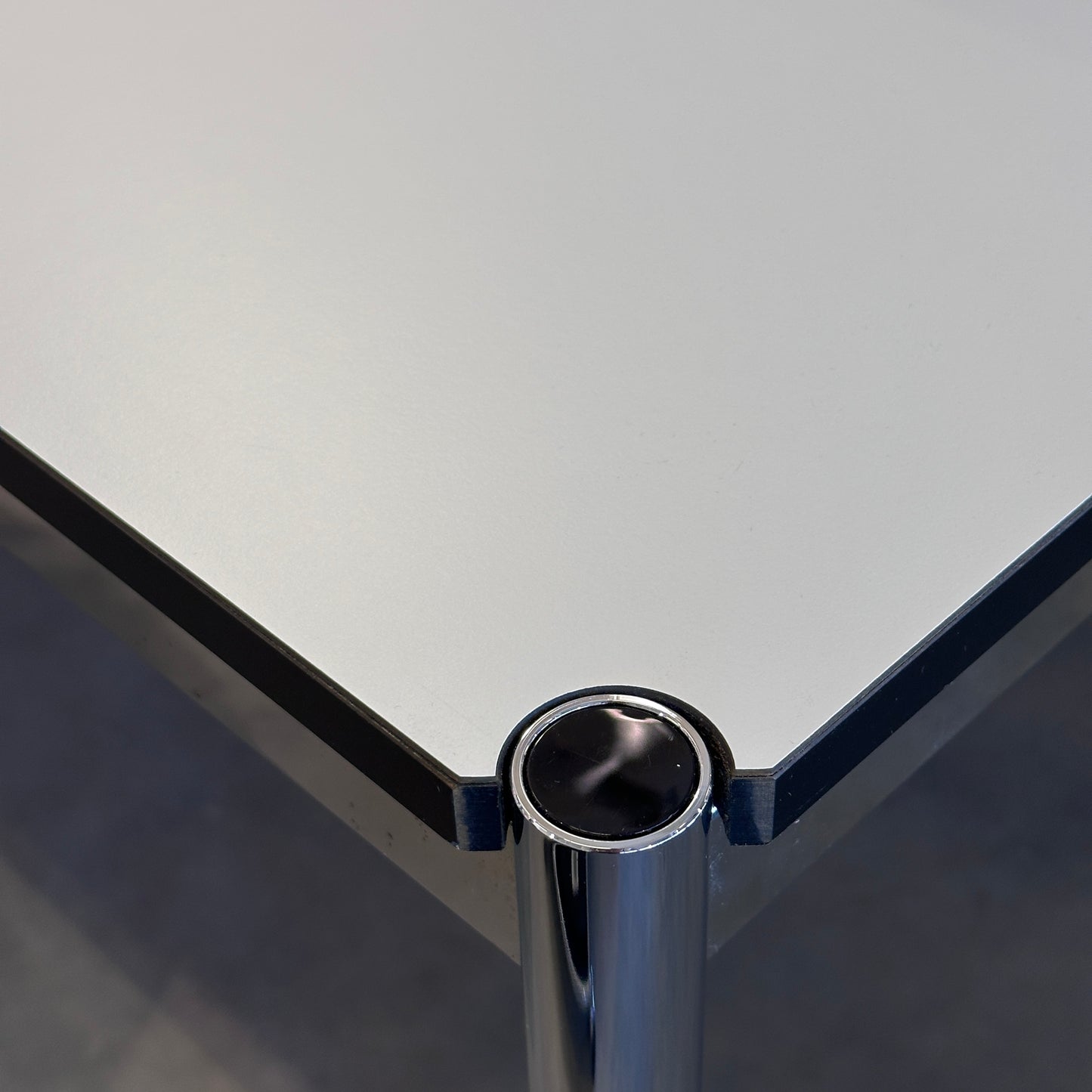 USM Haller Tisch 125x75cm perlgrau/weiß