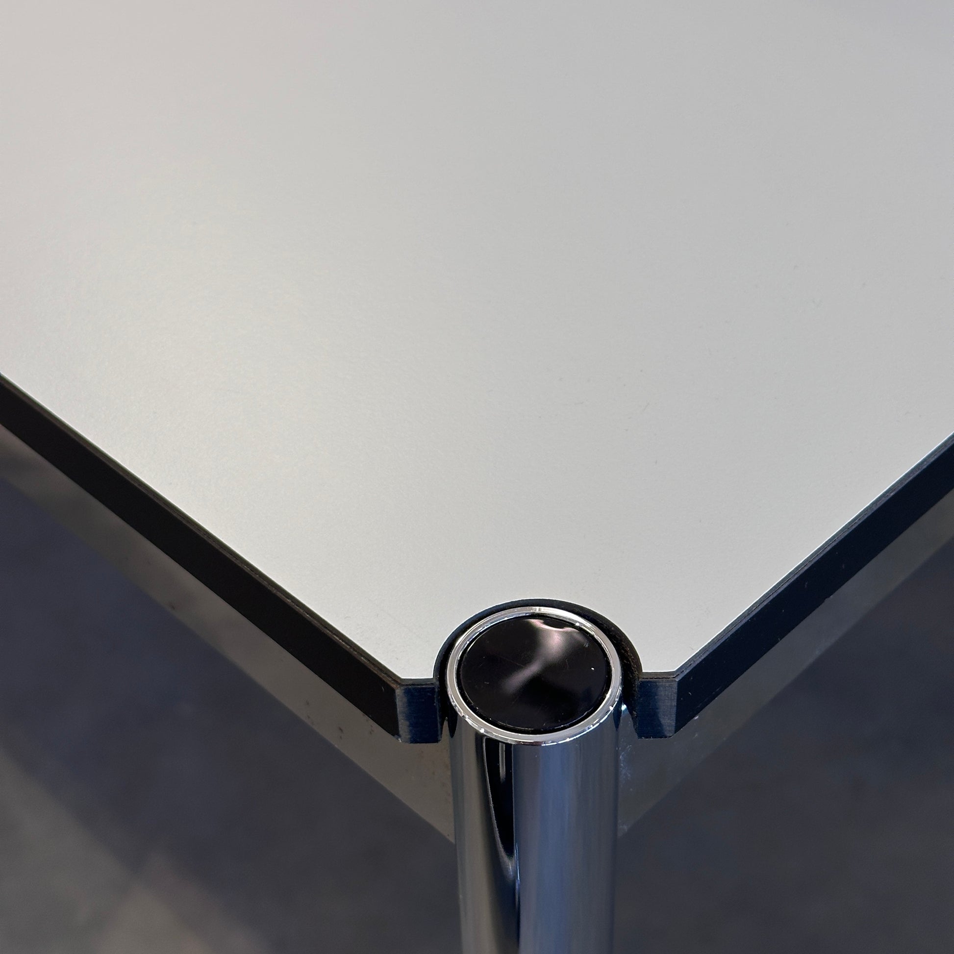 USM Haller Tisch 125x75cm perlgrau/weiß