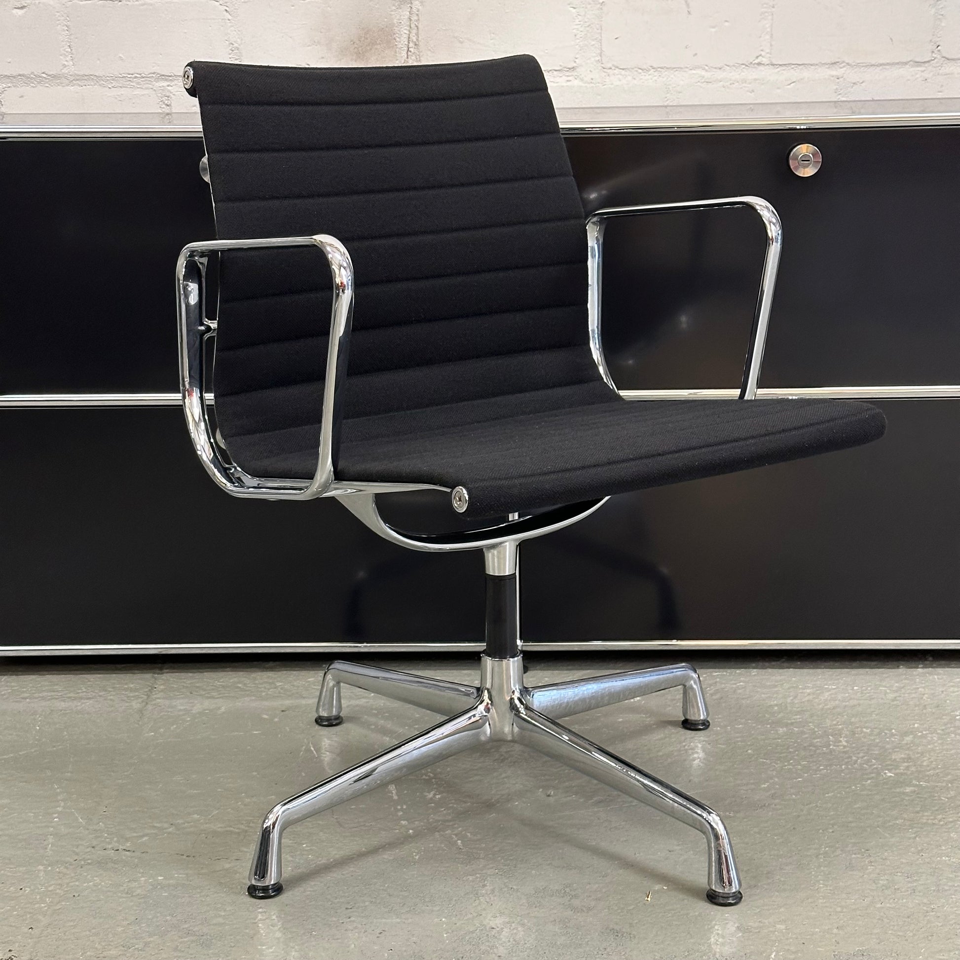 Vitra EA108 Hopsak schwarz