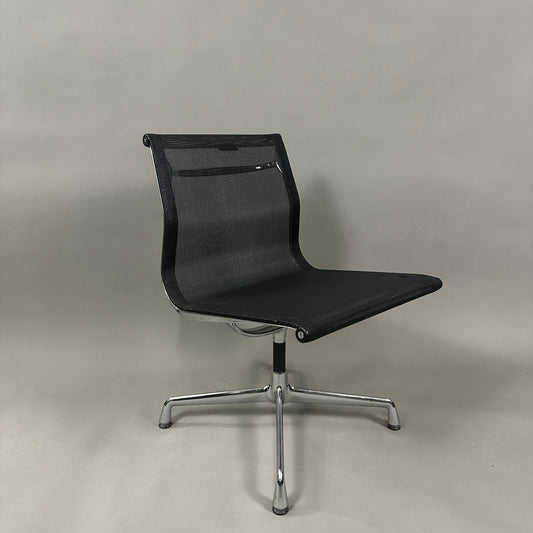 Vitra EA 105 Netz schwarz drehbar