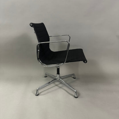 Vitra EA 107 Hopsak schwarz (nicht drehbar)