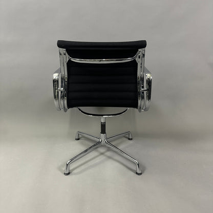 Vitra EA 107 Hopsak schwarz (nicht drehbar)