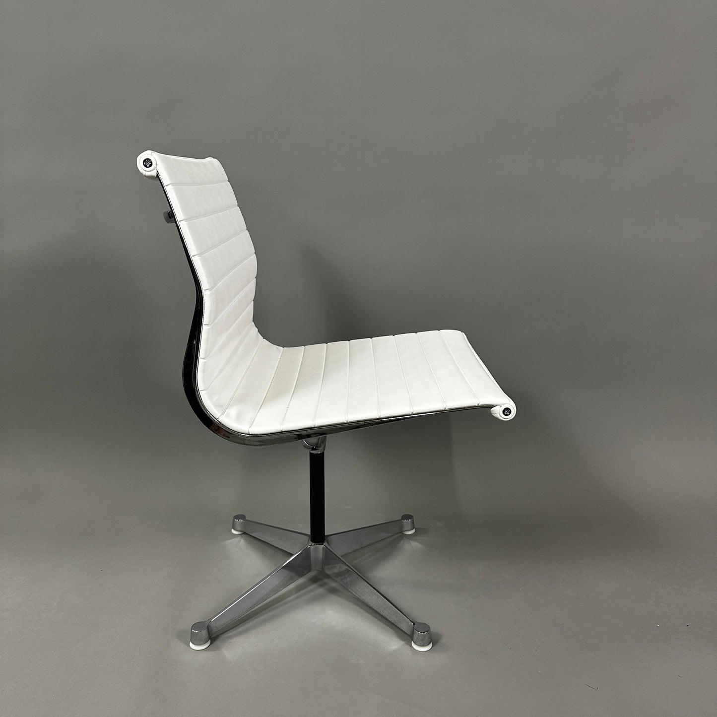 Vitra EA 101 Leder (nicht drehbar)