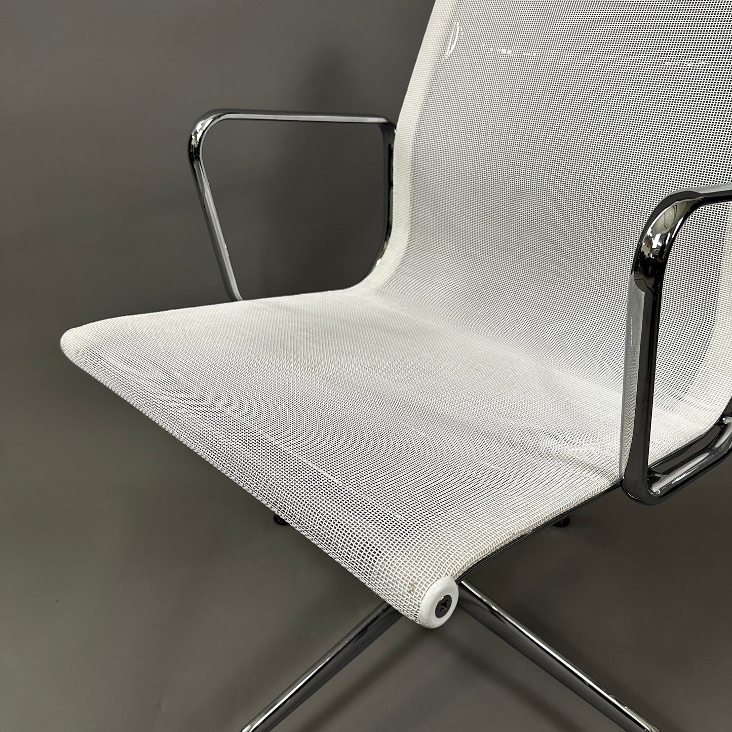 Vitra EA 108 Netz (drehbar)