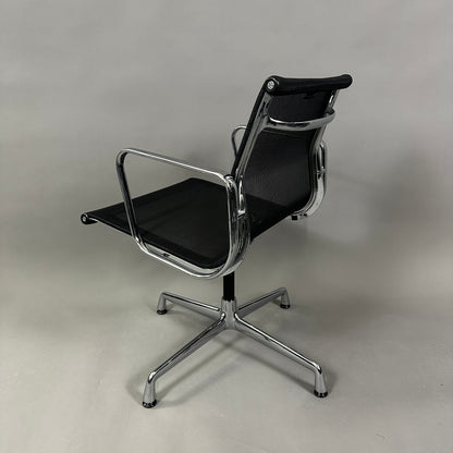 Vitra EA 108 Netz schwarz (drehbar)