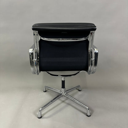 Vitra EA Soft Pad Chair 208 schwarz