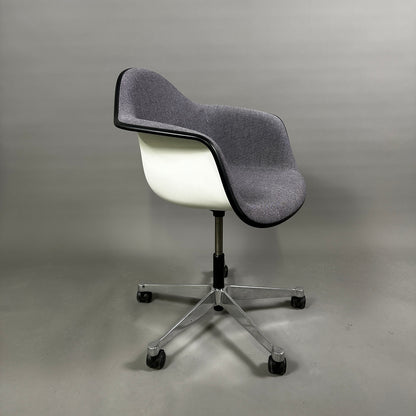 Vitra PACC Plastic Arm Chair grau