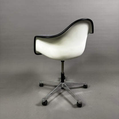 Vitra PACC Plastic Arm Chair grau